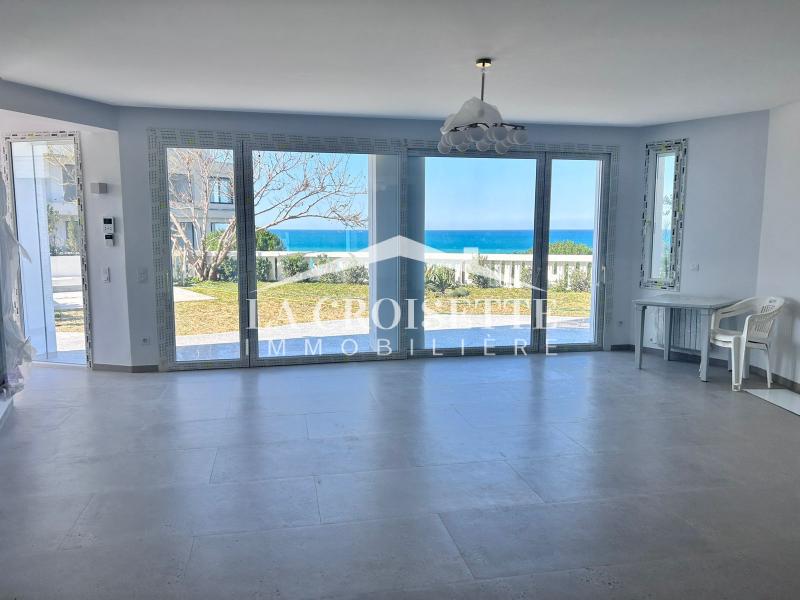 Appartement  S+3 vue sur mer à Gammarth 